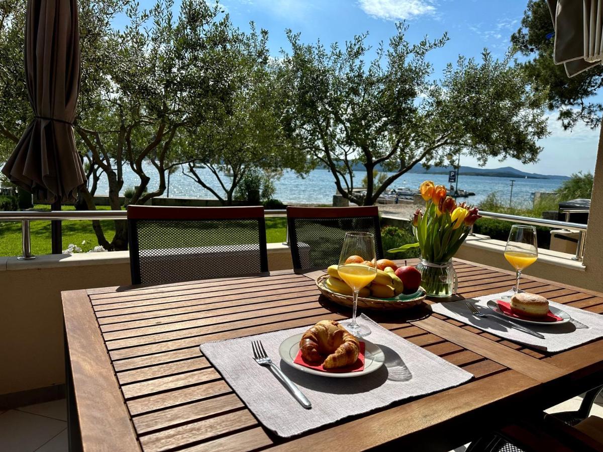 Apartmani Roko Biograd Na Moru Bagian luar foto