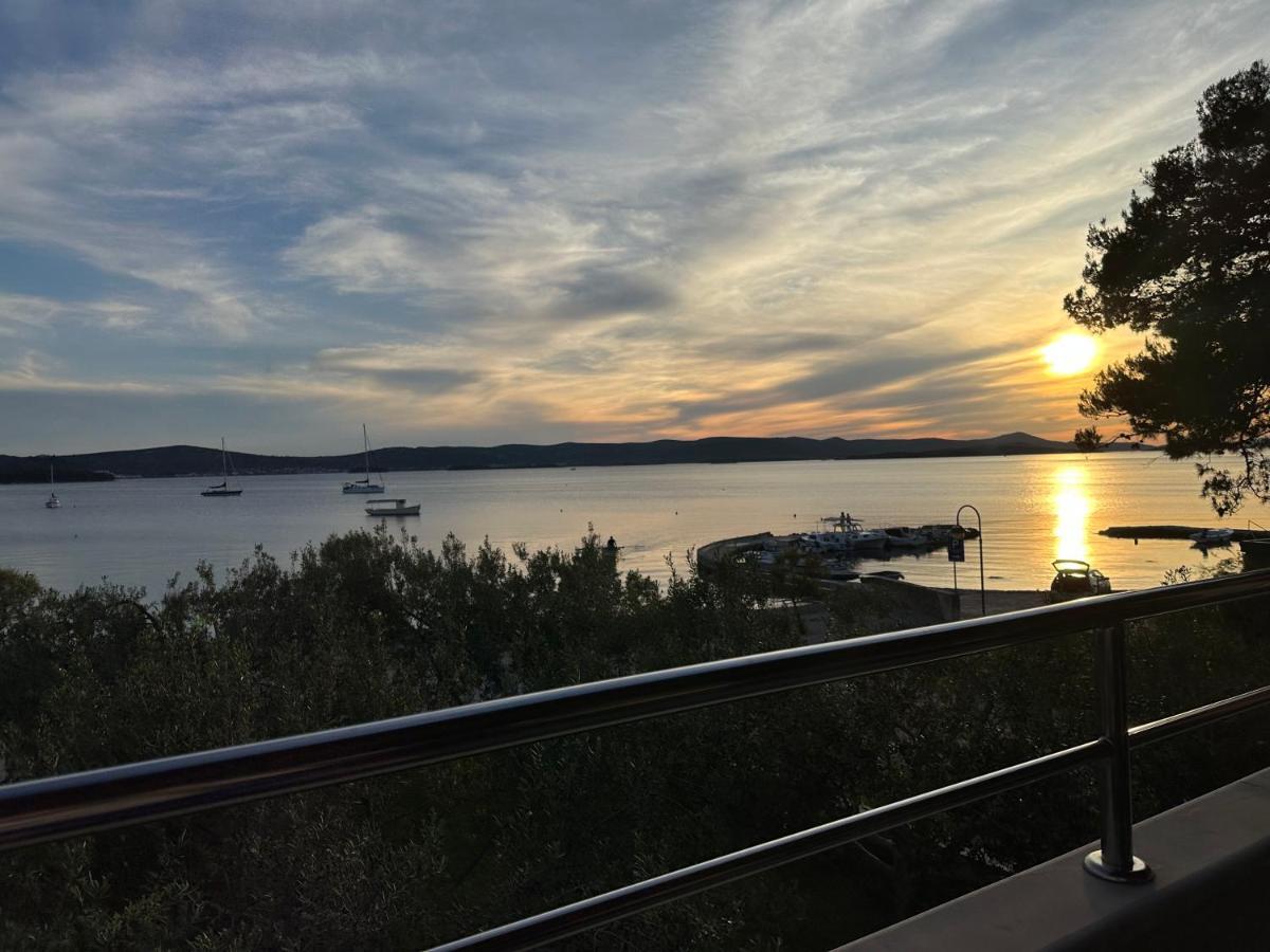Apartmani Roko Biograd Na Moru Bagian luar foto