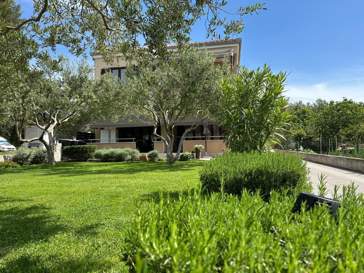 Apartmani Roko Biograd Na Moru Bagian luar foto