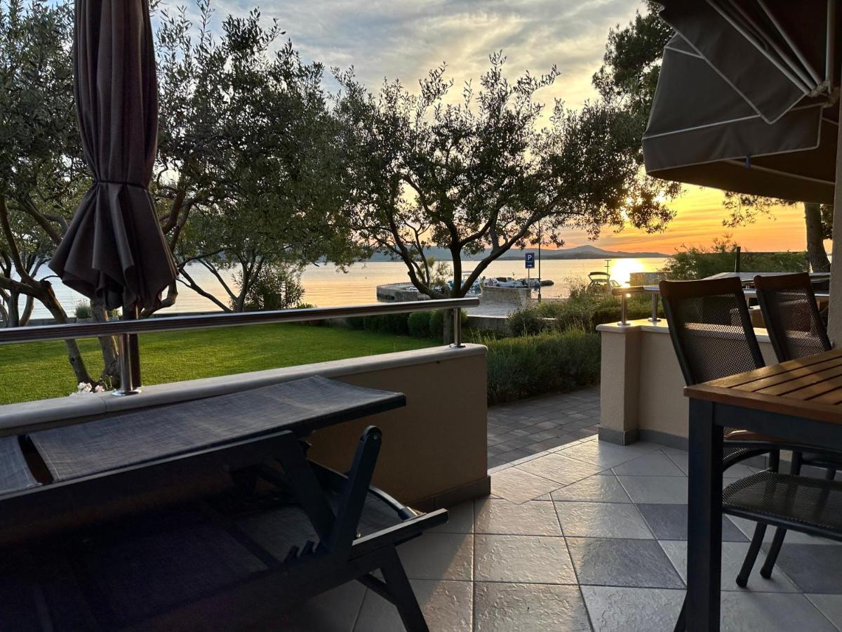 Apartmani Roko Biograd Na Moru Bagian luar foto
